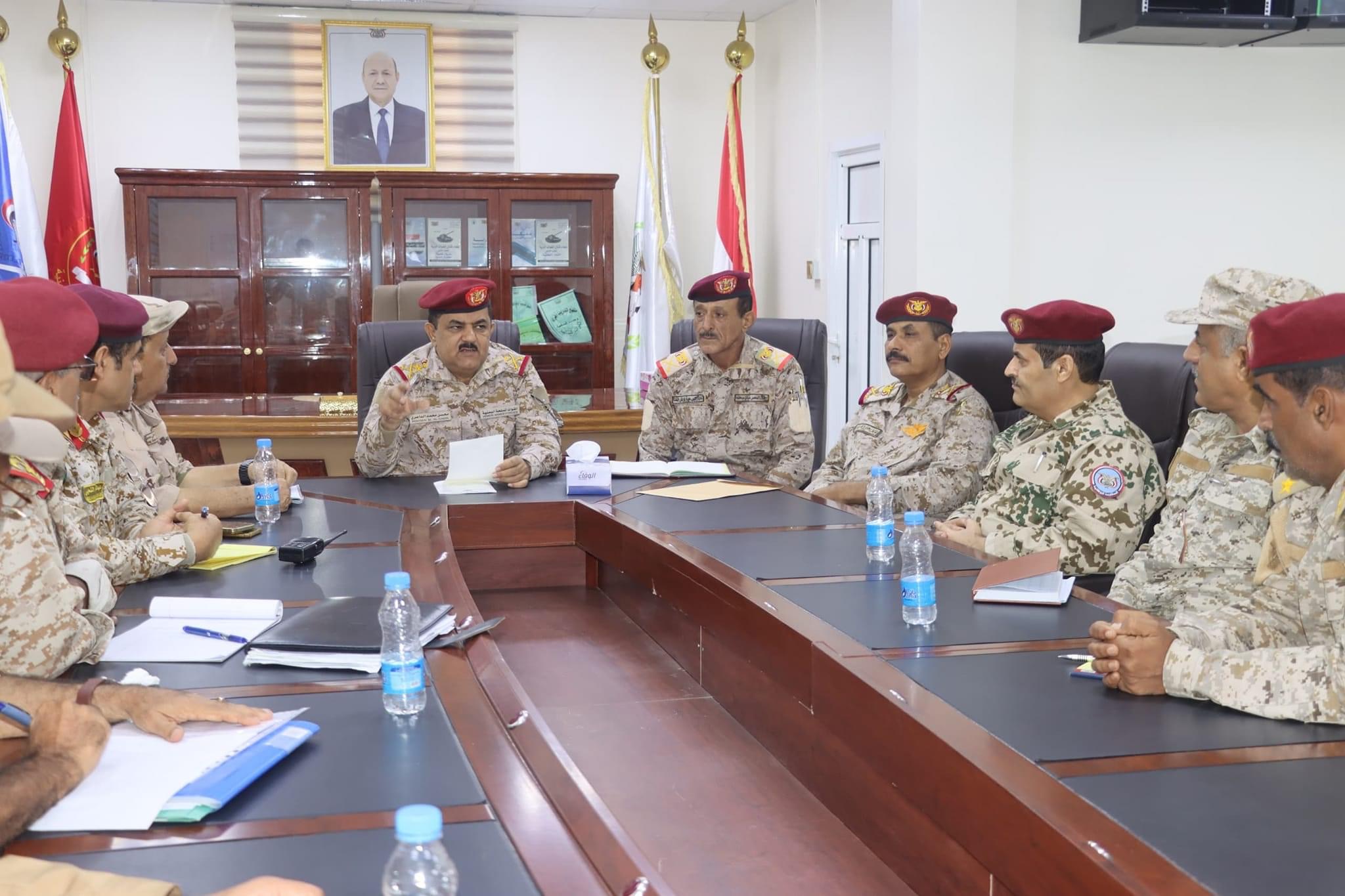 وزير الدفاع يدشن عمل هيئة العمليات المشتركة في عدن